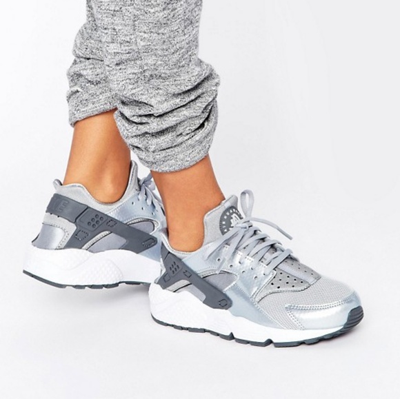 nike huarache silver grey